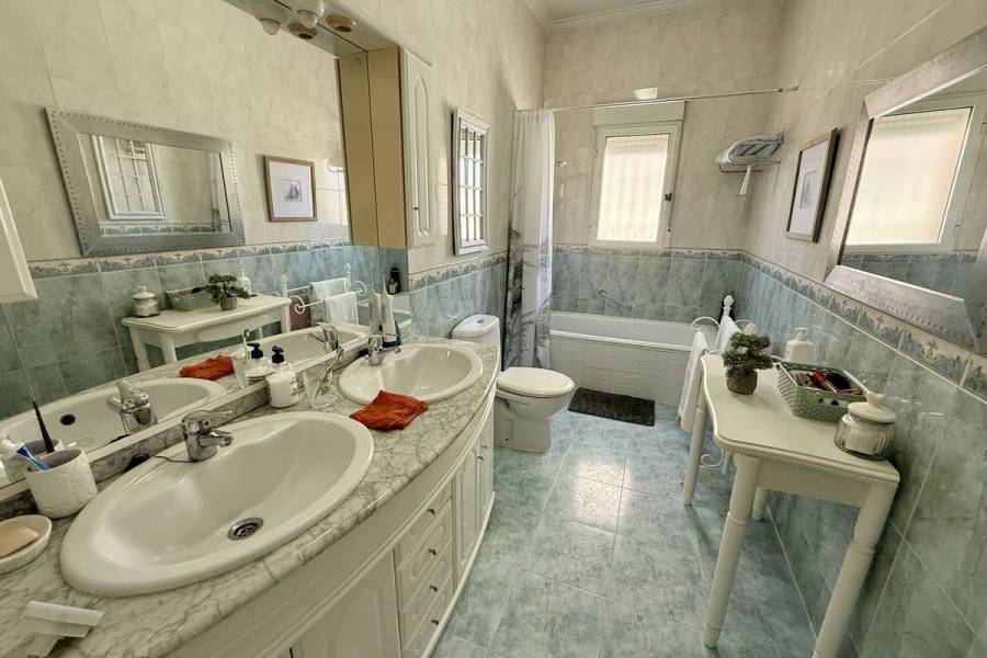 Resale - Villa - Benimar