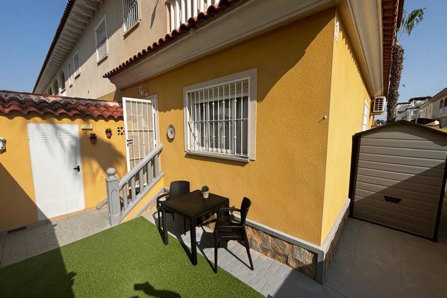Resale - Townhouse - Ciudad Quesada