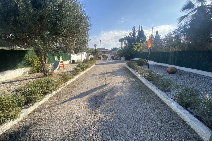 Resale - Finca - Algorfa