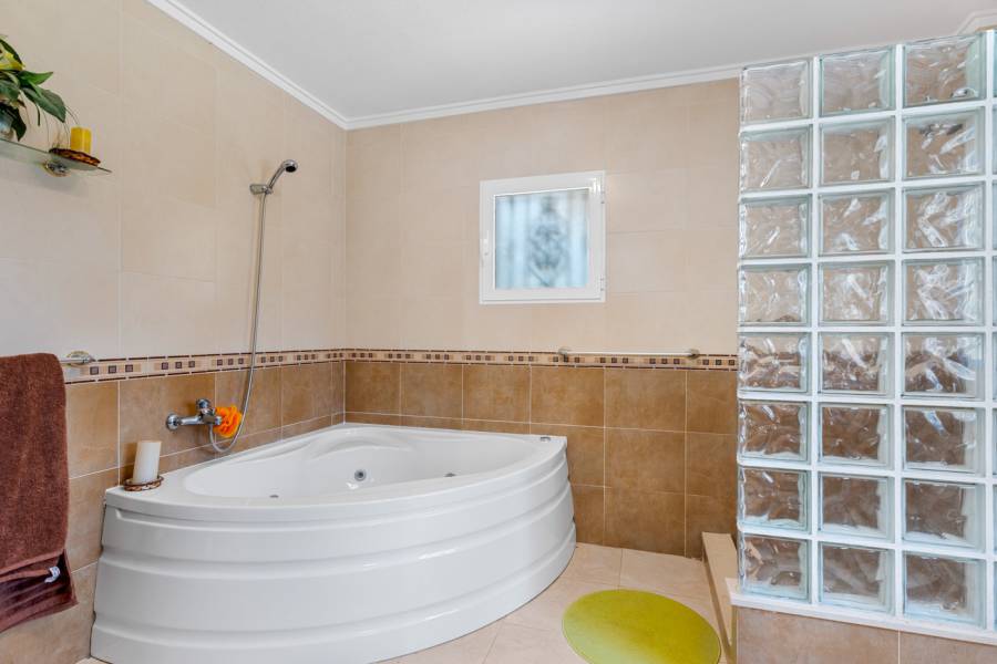 Resale - Villa - Jacarilla