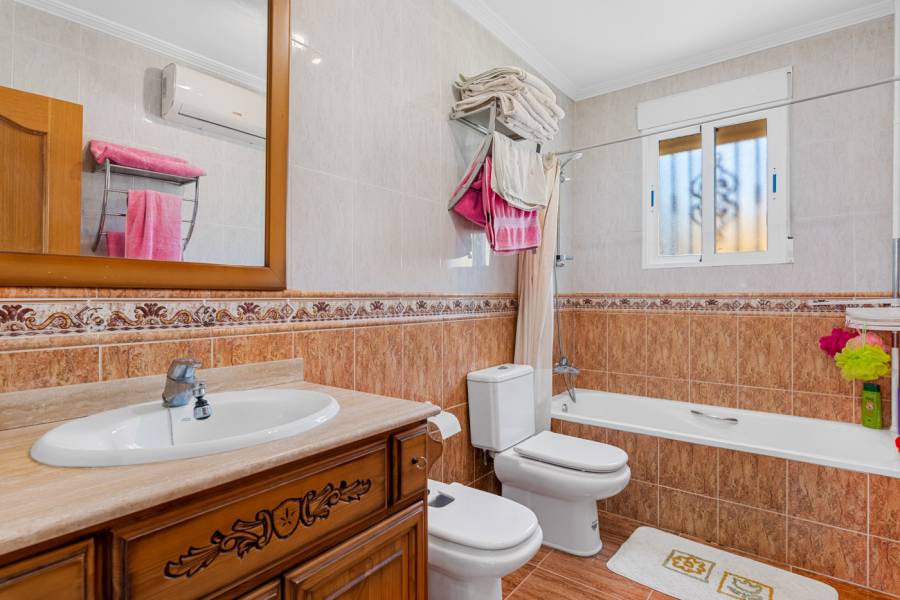 Resale - Villa - Jacarilla
