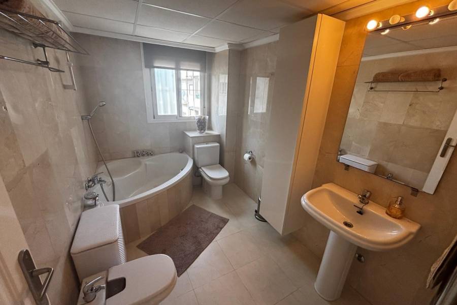 Resale - Townhouse - Ciudad Quesada