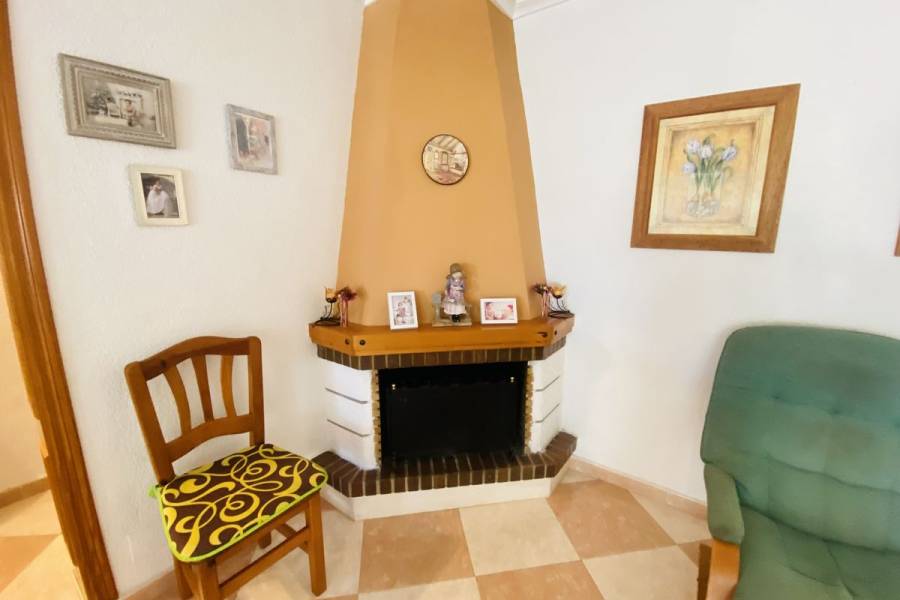 Resale - Finca - Algorfa