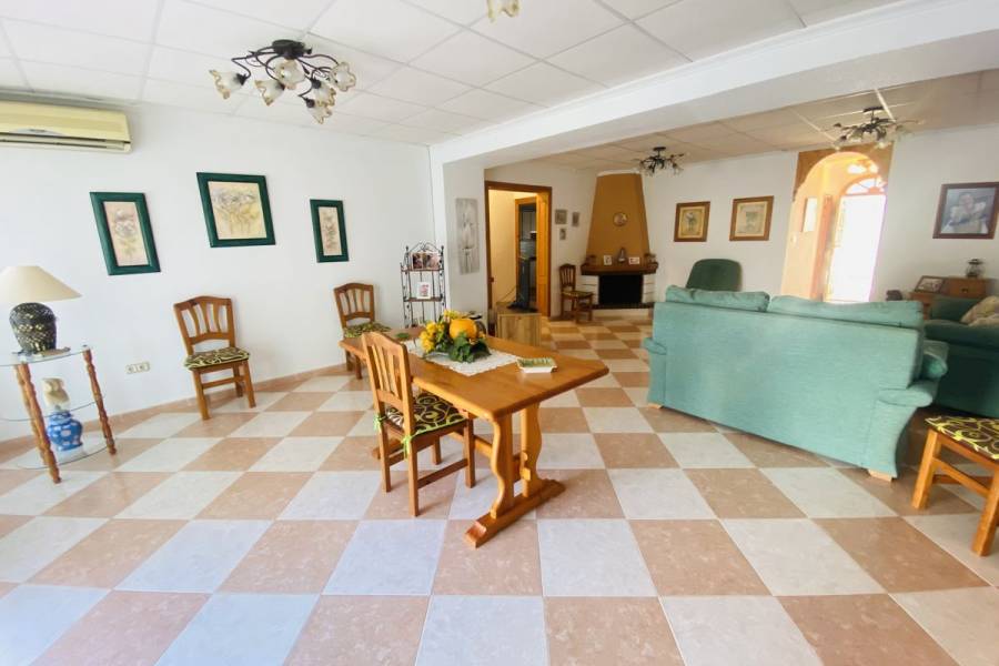 Resale - Finca - Algorfa