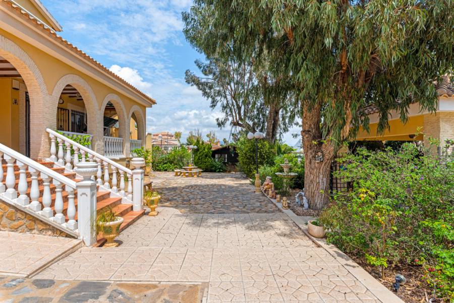 Resale - Villa - Jacarilla