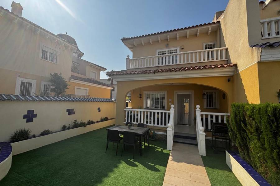 Resale - Townhouse - Ciudad Quesada