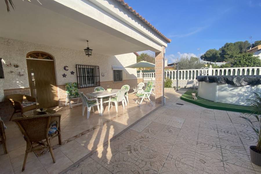 Resale - Finca - Algorfa