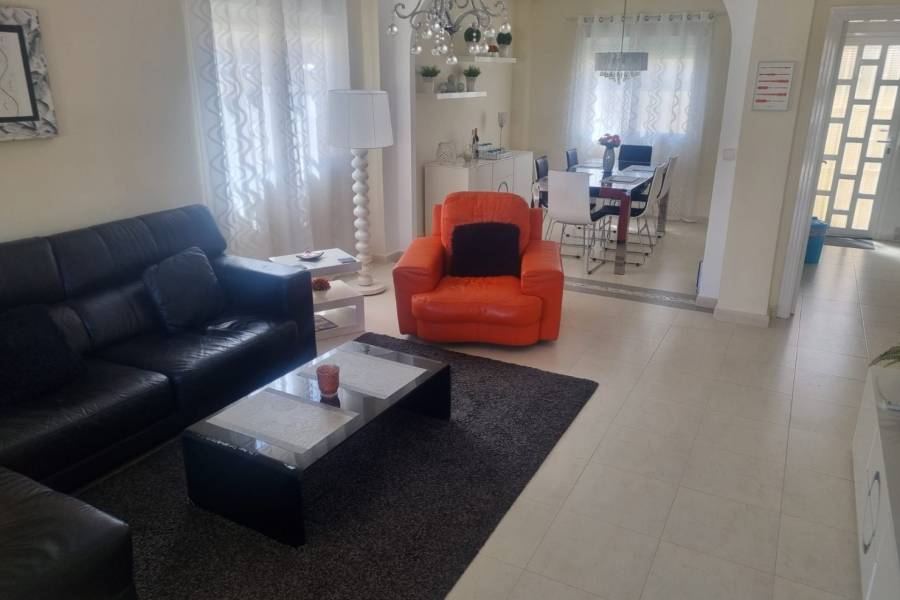 Resale - Townhouse - Ciudad Quesada