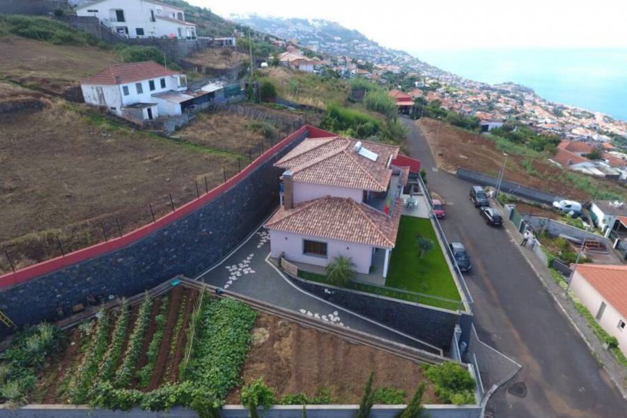 Resale - Villa - Funchal