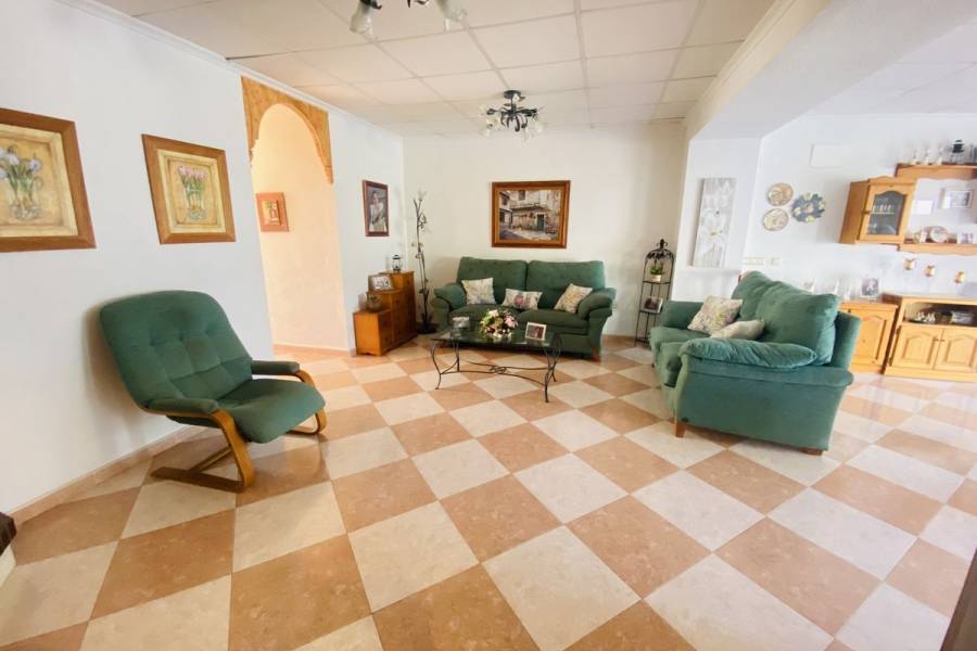 Resale - Finca - Algorfa