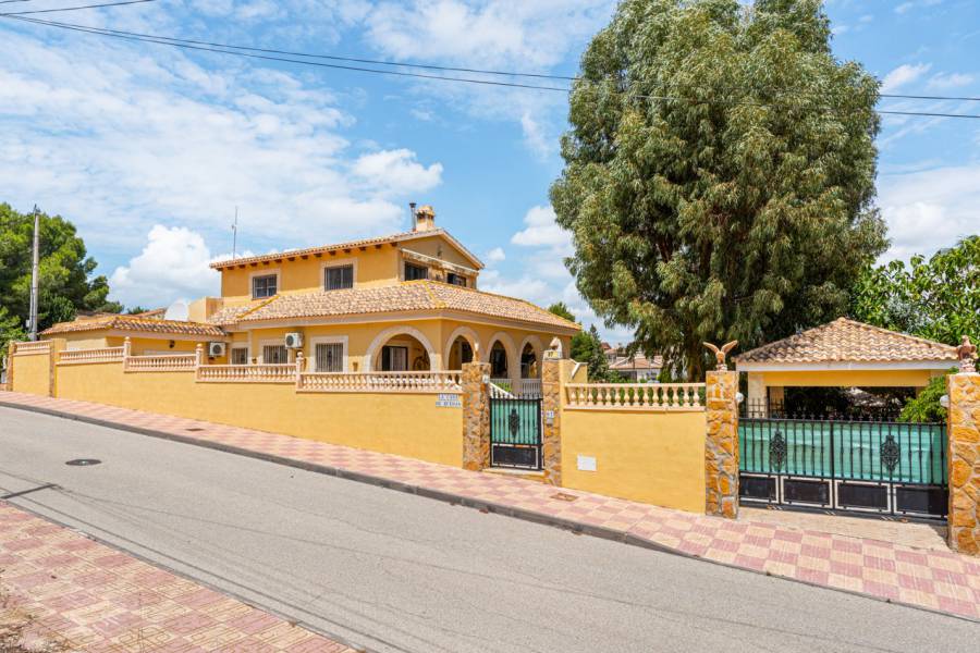 Resale - Villa - Jacarilla