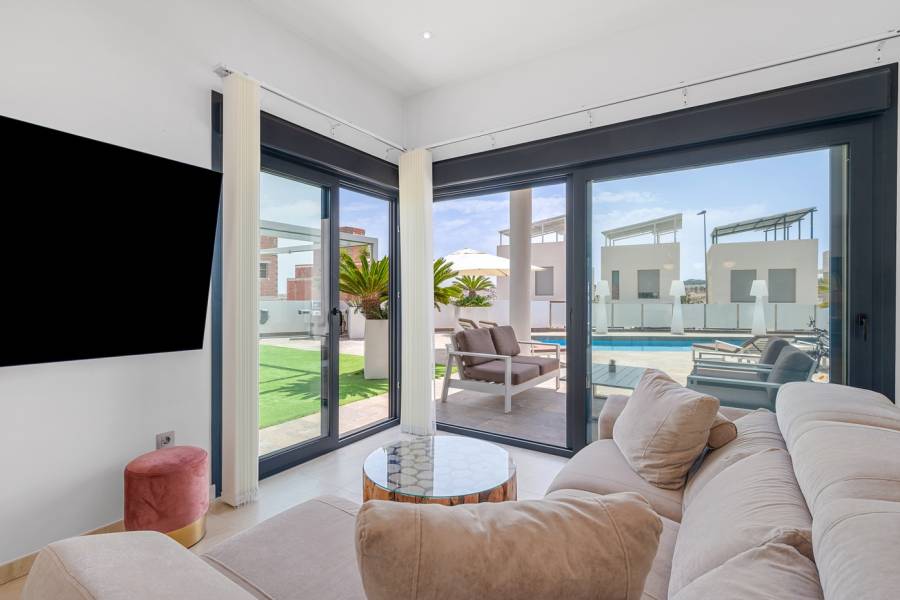 Resale - Villa - Orihuela costa - Villamartín