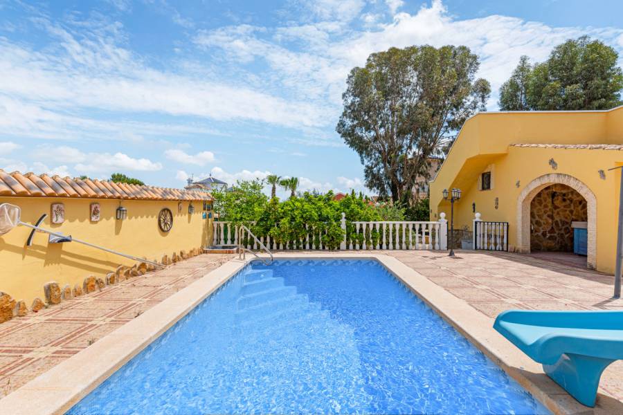 Resale - Villa - Jacarilla