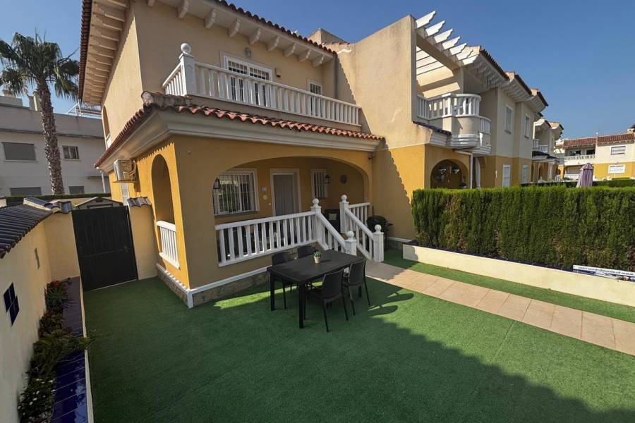 Resale - Townhouse - Ciudad Quesada