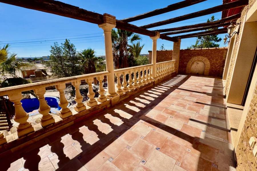 Resale - Finca / Country Property - Los Montesinos