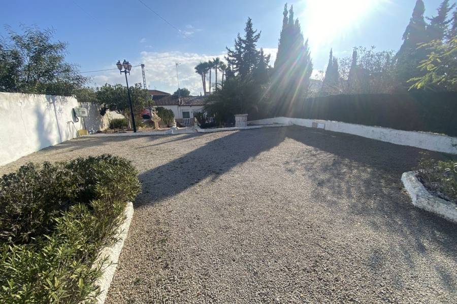 Resale - Finca - Algorfa
