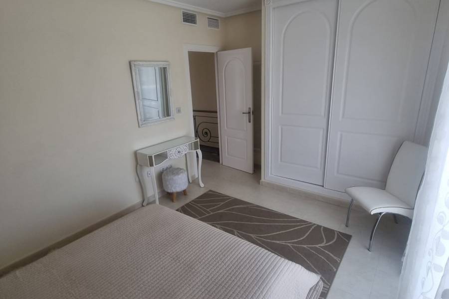 Resale - Townhouse - Ciudad Quesada