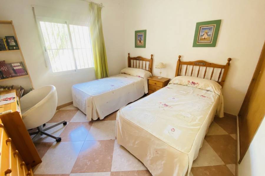 Resale - Finca - Algorfa