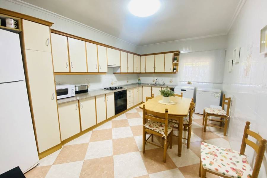 Resale - Finca - Algorfa